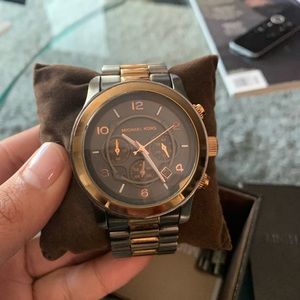 Michael Kors Mens (unisex) rose gold two tone Oversized watch